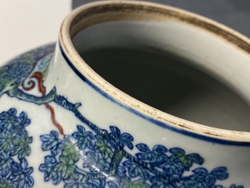 Un vase en porcelaine de Chine doucai &agrave; d&eacute;cor des '100 gar&ccedil;ons', Yongzheng/Qianlong